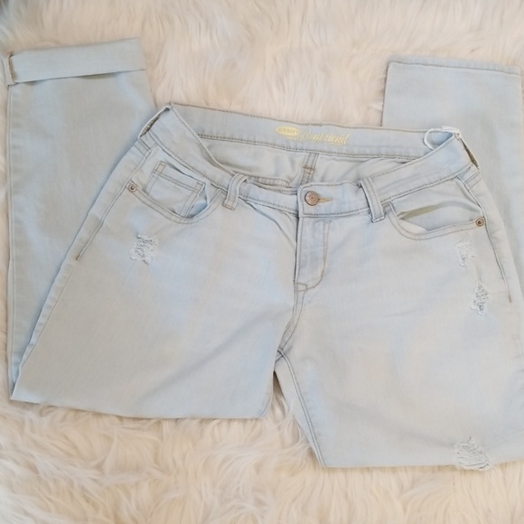 ON sz4 reg  Distressed Boyfriend.           J69 - Picture 3 of 5